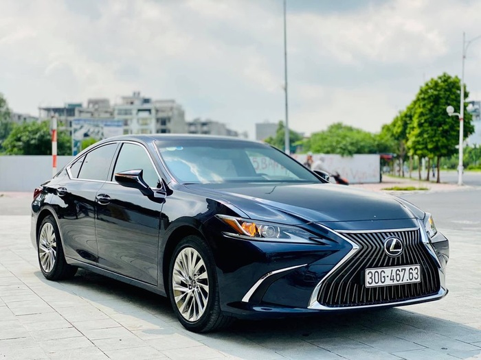 Lexus ES250 cứ chạy 1.000km, chủ xe mất hàng chục triệu